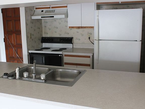 5th image of 2020 Lakeview Dr