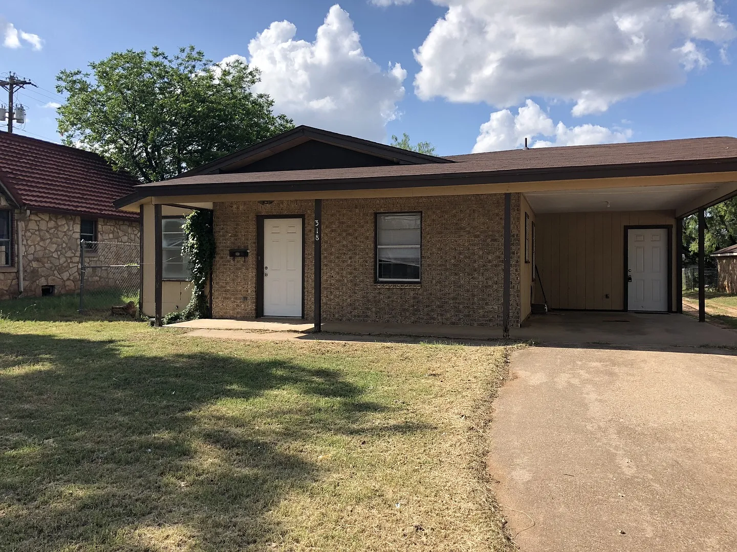 Complete Update! 3/1 Close To Acu! — Photo 1