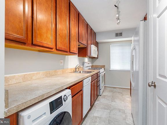 5th image of 1805 Williams Dr