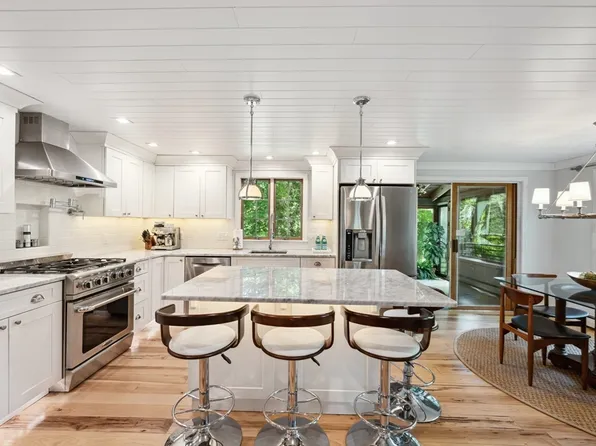 15 Youngs Rd, Gloucester, MA 01930