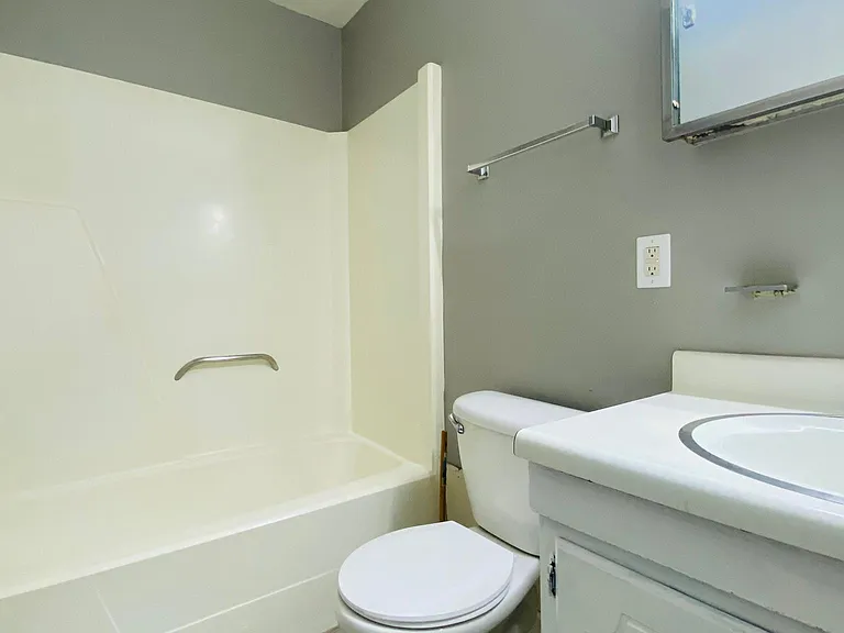 35 Rosemary Creek Dr #D — Photo 4