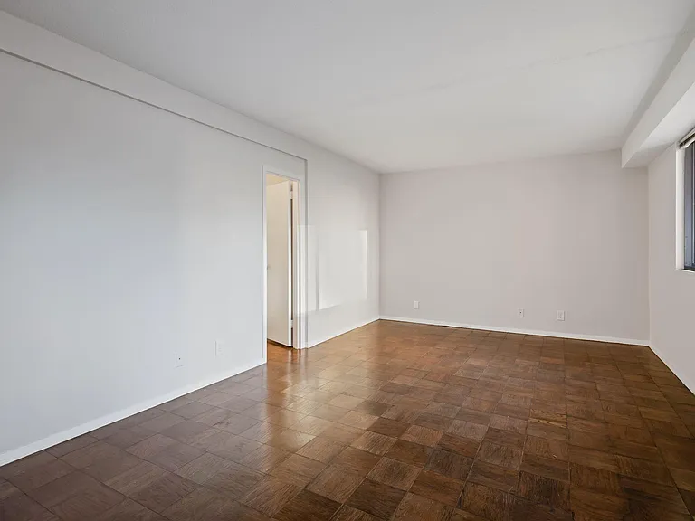 4515 Willard Ave #720S — Photo 13