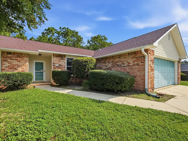 1243 Jefferyscot Dr — Photo 3