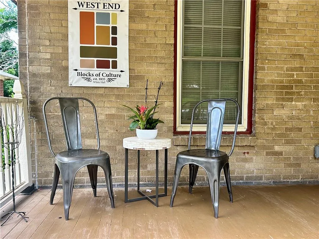 2 bed, 1.0 bath, 872 sqft, $1,850 — Photo 2