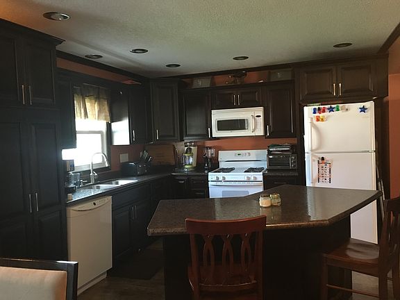 4th image of 698 Canyon Dr