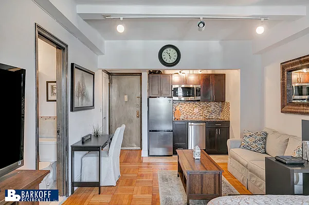 Rented by Barkoff Residential  | media 6