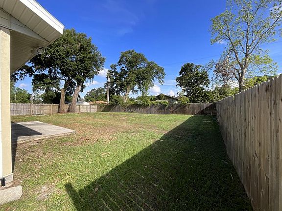 5th image of 2210 Lake Holloway Blvd