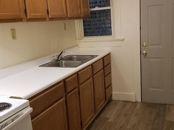 3rd image of 2502 E 5th St #2