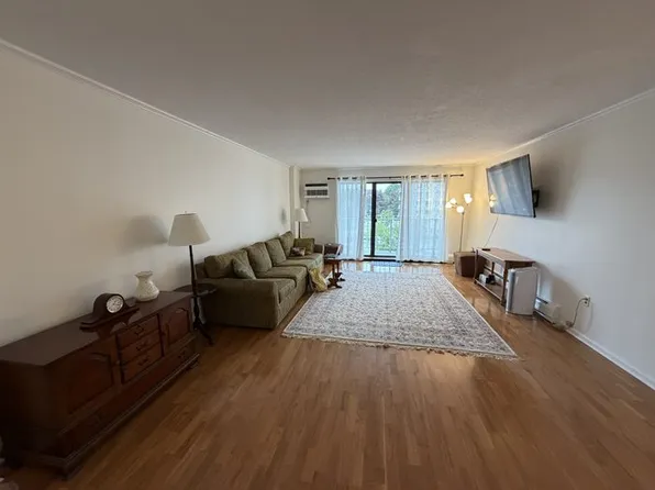131 Coolidge Ave APT 424, Watertown, MA 02472