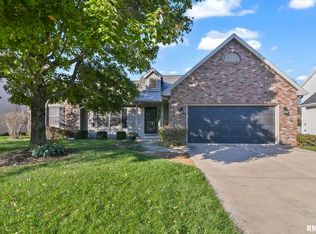 205 Aspen Dr, Chatham, IL 62629