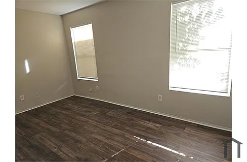 204 E Dullnig Ct Photo 1
