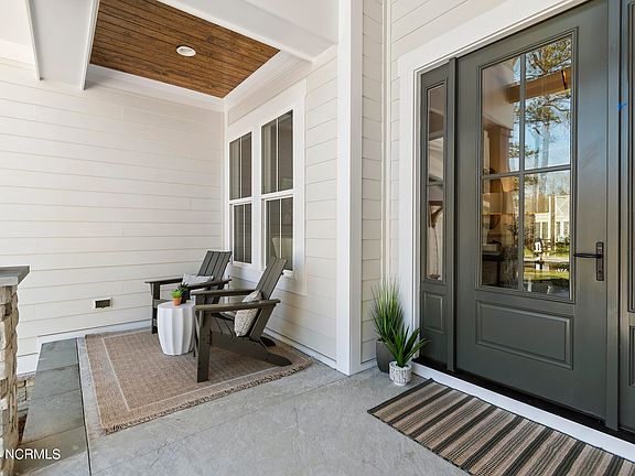 4th image of 2383 St James Drive SE