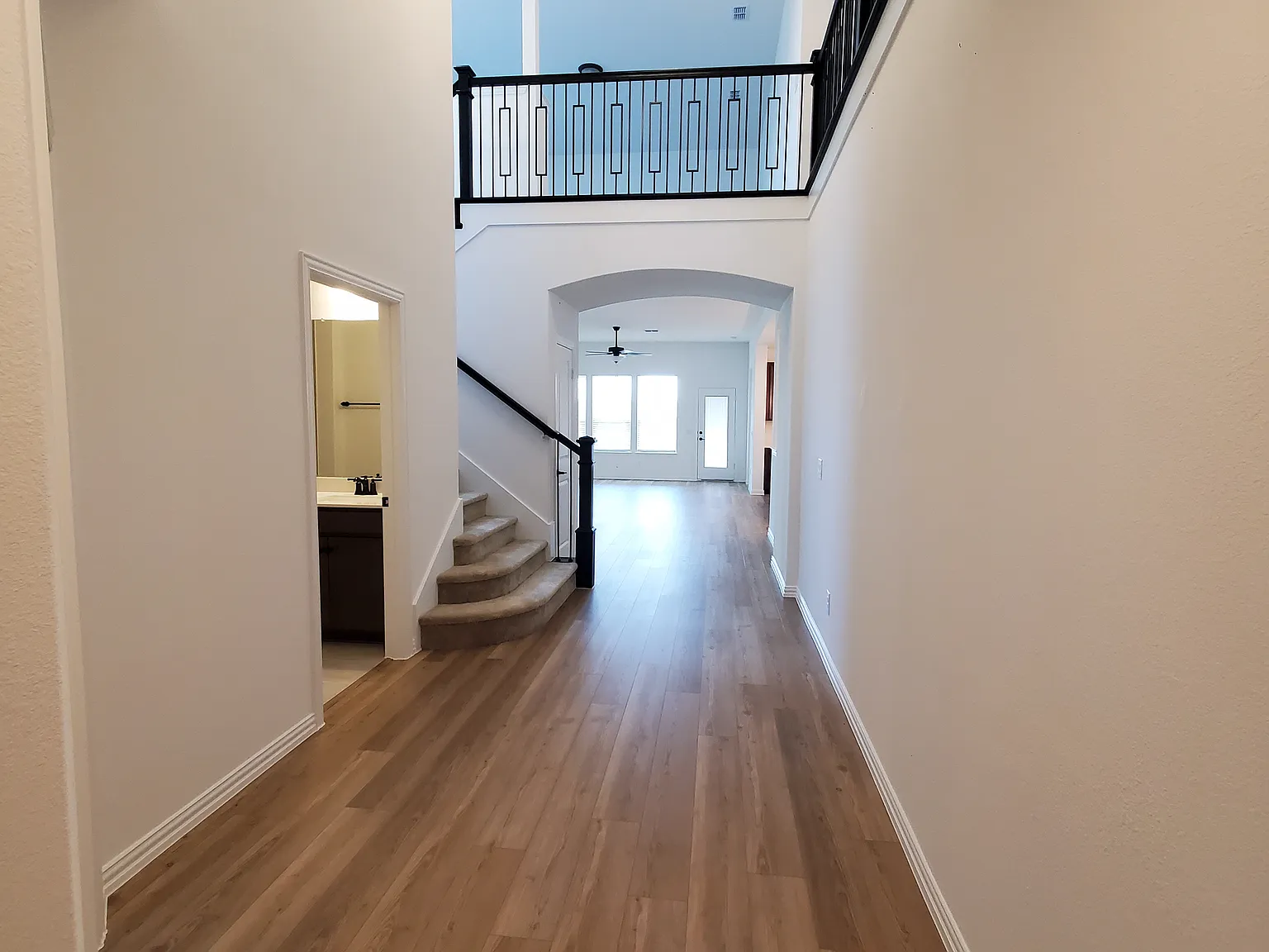 5 bed, 3303 sqft, $3,750 — Photo 3