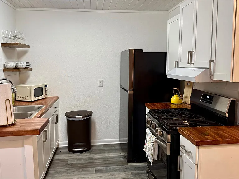 1802 E University Ave #A — Photo 8