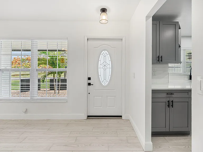 908 Hibiscus Dr — Photo 5