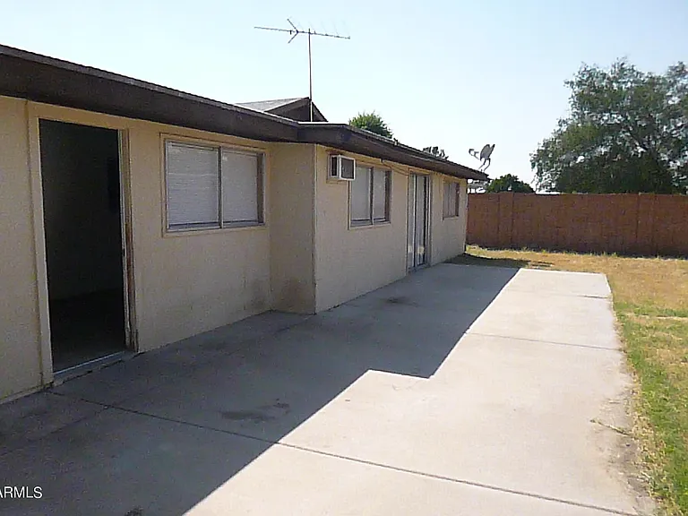 2246 W Corrine Dr — Photo 17