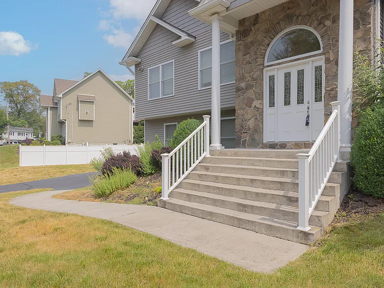 69 Heights Rd — Photo 30