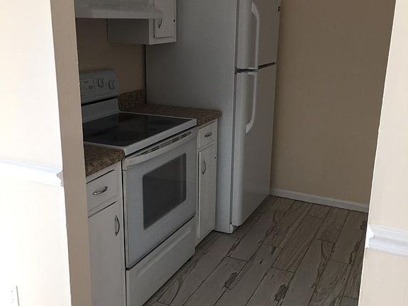 4th image of 341 Oak Dr