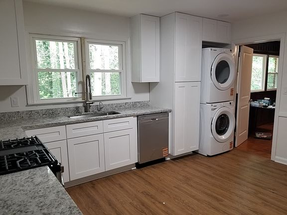 5th image of 2079 Honeysuckle Ln SW