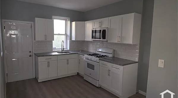 3 bed, 1100 sqft, $1,850 — Photo 2