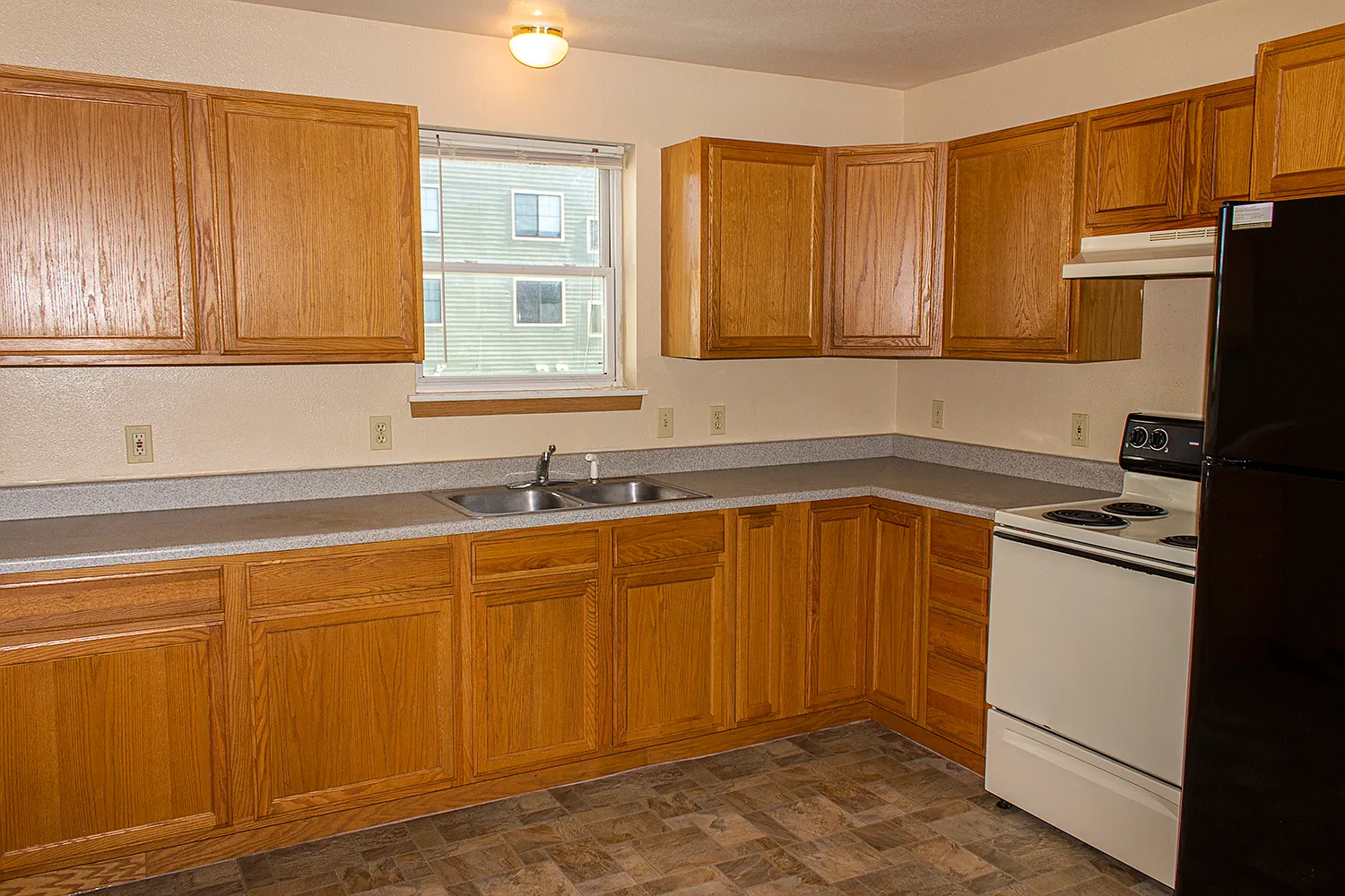 3 bed, 1000 sqft, $1,320 — Photo 4