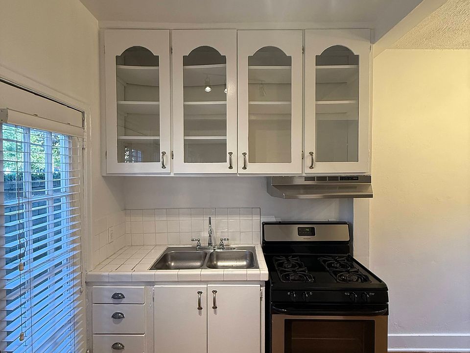 1st image of 1855 Canyon Dr