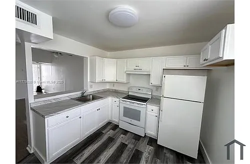 1071 Adams Ave Photo 1