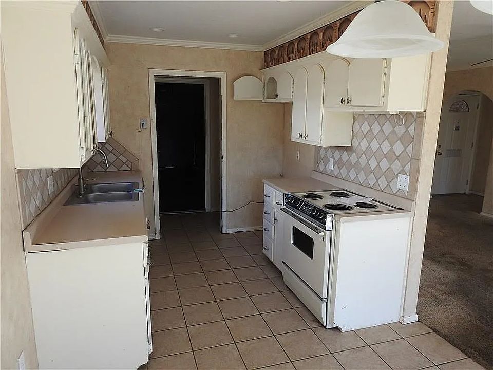 1st image of 728 Garden Grv