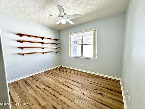 3rd image of 501 BOXWOOD Place