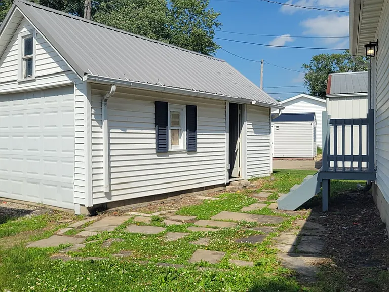 423 W Main St — Photo 13