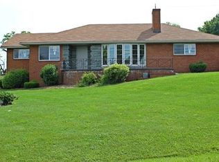 8 Middle River Dr, Verona, VA 24482