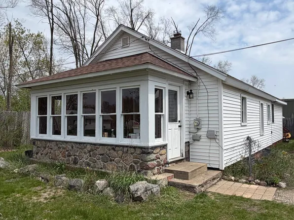 618 Prairie St, Clare, MI 48617