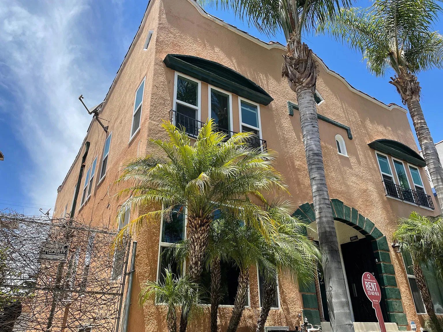 607 N Irving Blvd — Photo 3