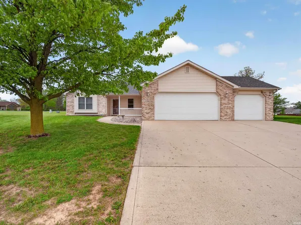 1402 Barrington Dr, Auburn, IN 46706