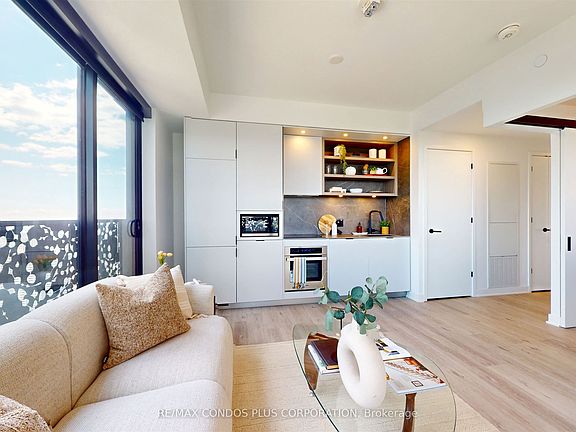 4th image of 55 Charles St E #3812