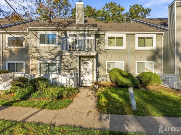 14 Deerberry Ln, Monmouth Junction, NJ 08852