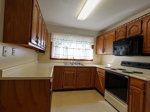 3rd image of 142 Washington Ave