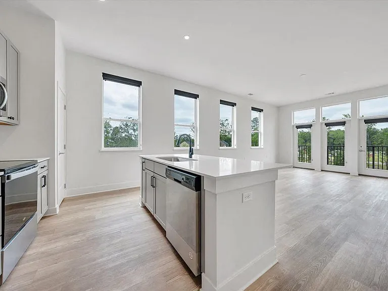 Luxe 360 on Centerpointe — Photo 13