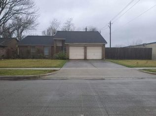 2102 Tall Ships Dr, Friendswood, TX 77546