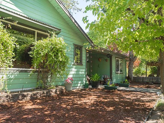 3rd image of 120 Ken Rose Ln