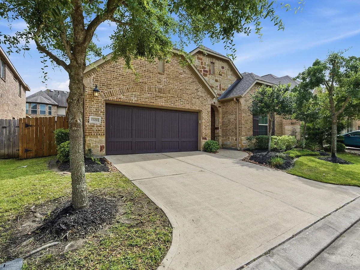 Building Photo - 13211 Parkway Meadows Dr