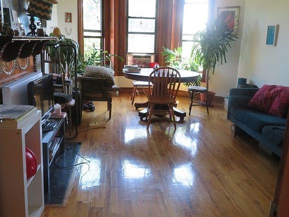 4th image of 105 Bainbridge St #3