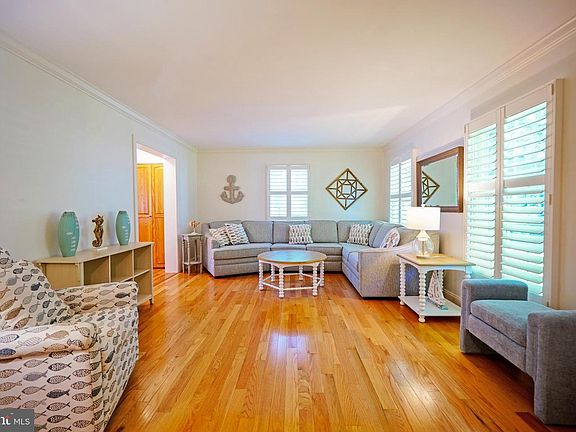 4th image of 101 Oak Ln