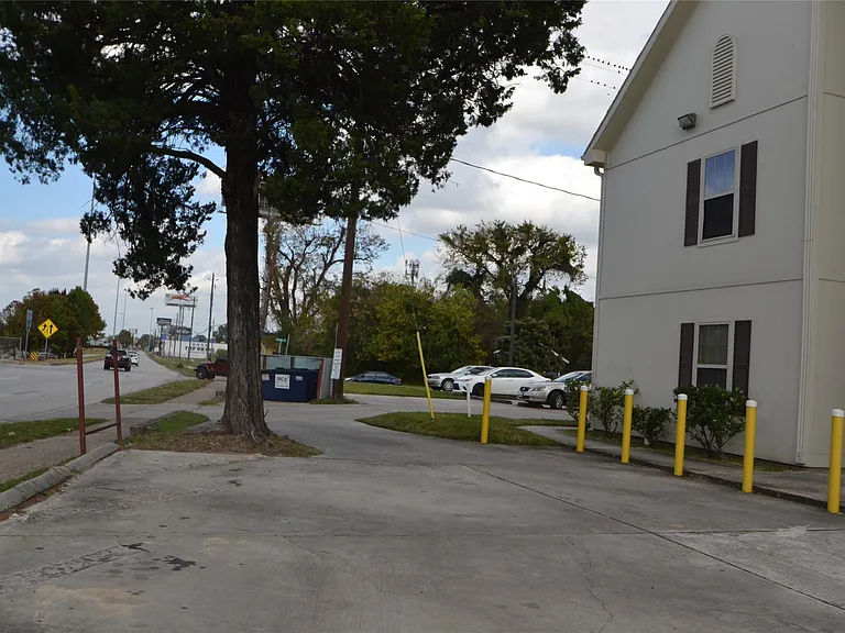 304 Dell Ct #6 — Photo 37