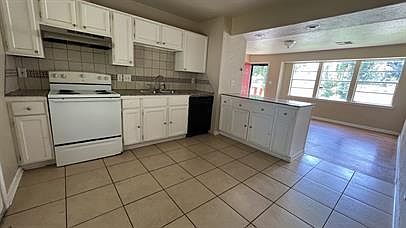 4th image of 1904 Elm Dr
