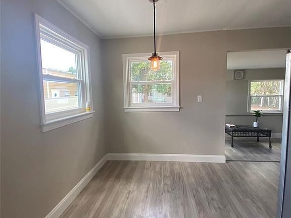5th image of 1011 Palmway St