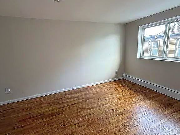 3rd image of 342 Roseville Ave #1