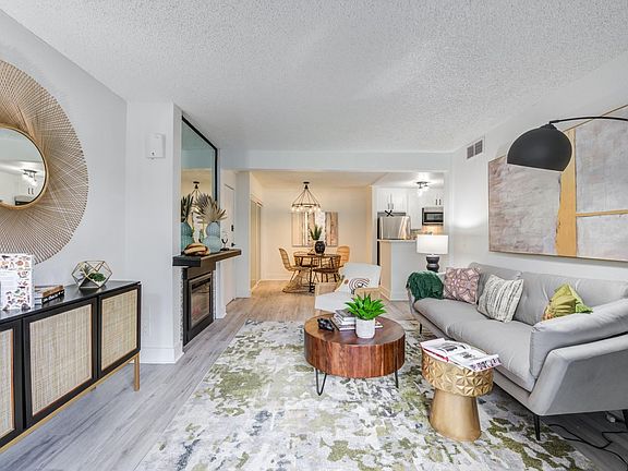 Fusion Warner Center - Living Room