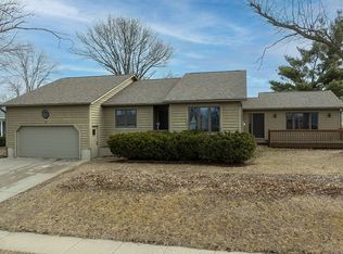 31 Julia Ann Dr NW, Cedar Rapids, IA 52405