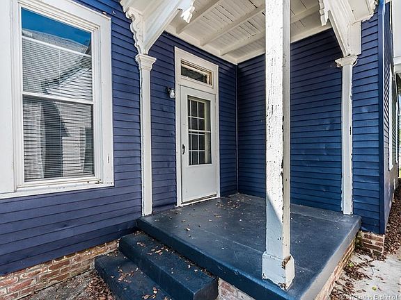 3rd image of 1727 E Oak St
